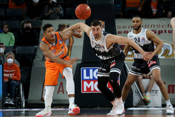 金的较量中 金的较量中