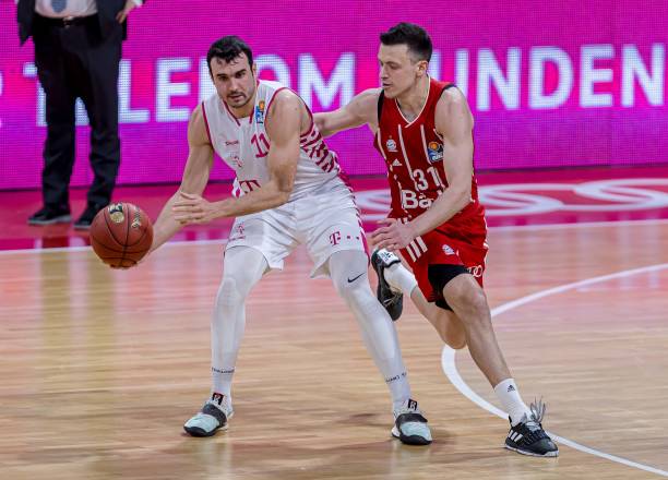 足球正逐步 足球正逐步