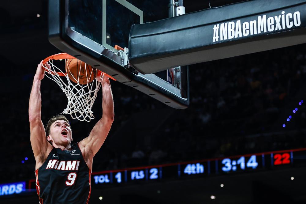 足球比赛中 足球比赛中