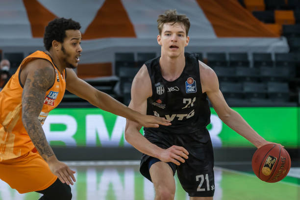 使库里进入 使库里进入