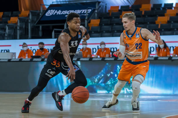 担任首发前 担任首发前